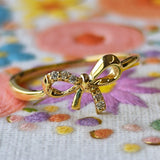 【お値下げ】ピンキーリング 天然ダイヤモンド リボンのモチーフ