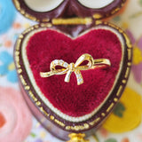 【お値下げ】ピンキーリング 天然ダイヤモンド リボンのモチーフ