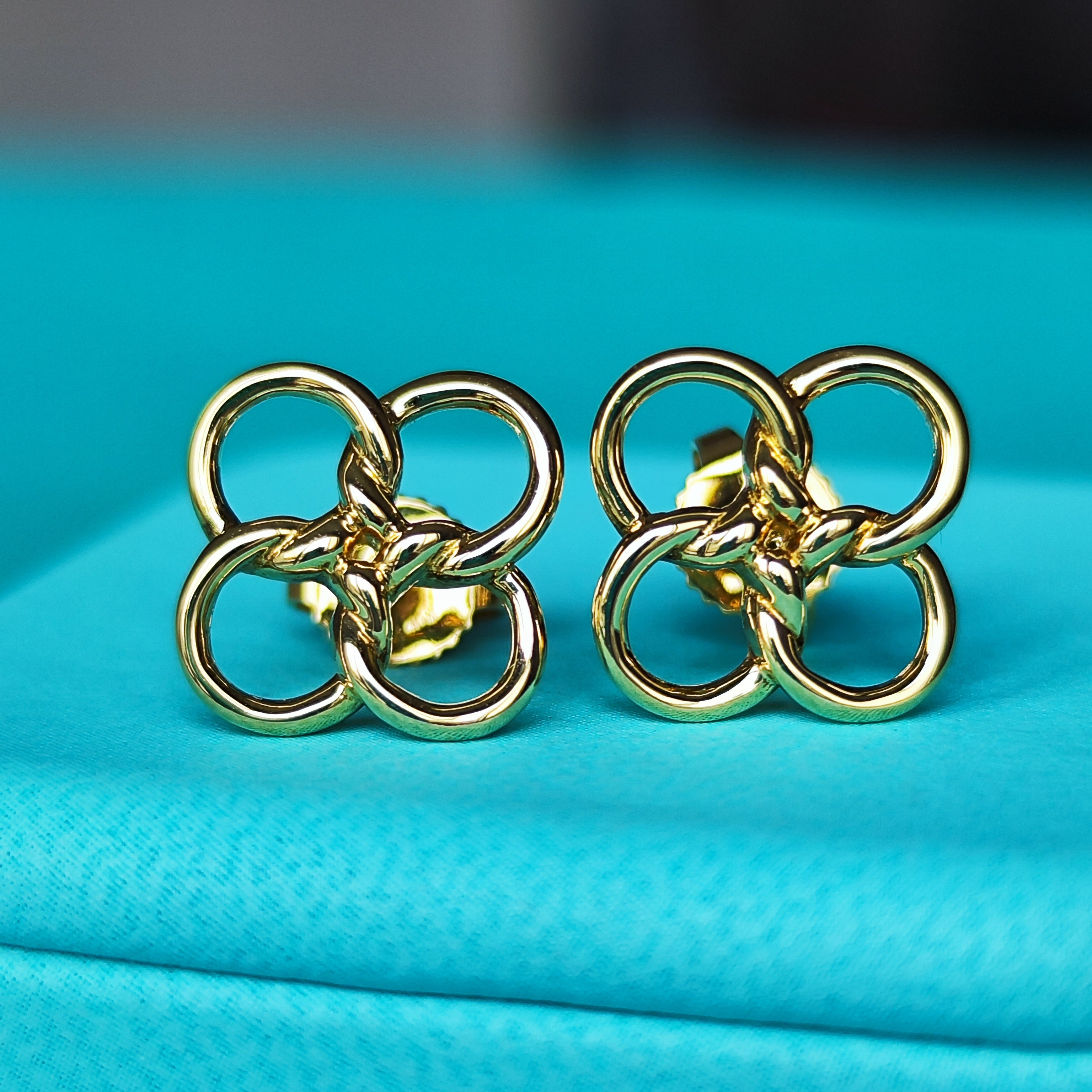 TIFFANY &Co ティファニー クアドロフォリオ 18金ピアス – Mico宝飾店