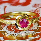 【復刻 捻り梅】天然ルビー お花の彫り 18金リング