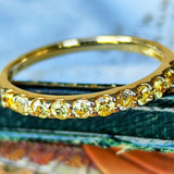 【神様の宿る石】天然イエローサファイア プクラジ ハーフエタニティリング