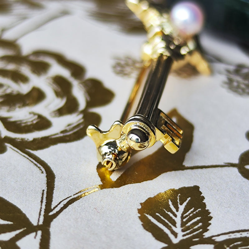 MIKIMOTO ミキモト 鍵と羽のモチーフ あこや真珠 18金 ブローチ