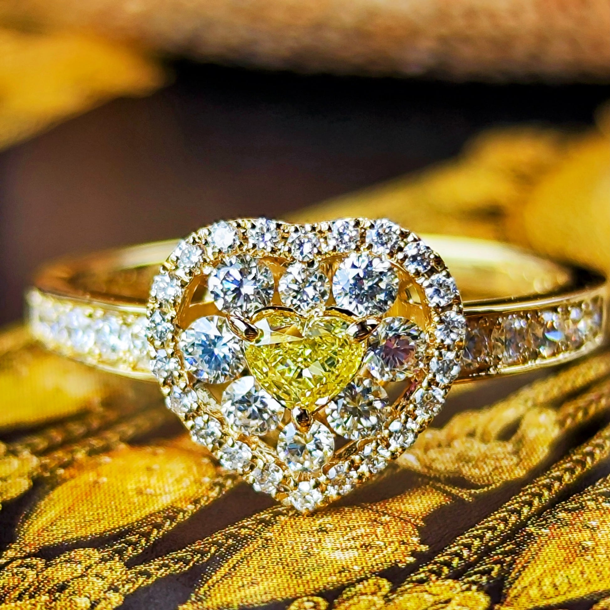 【イエローダイヤ】FANCY INTENSE YELLOW 0.183ct SI1 ハートシェイプ