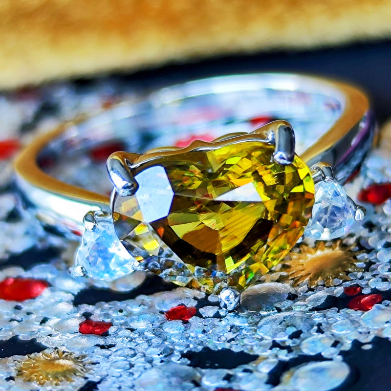 【再出品】天然スフェーン ハートシェイプ 天然ラブラドライト