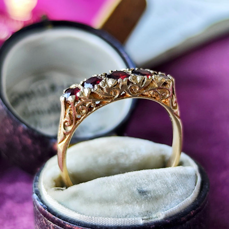 【イギリス アンティーク】天然アルマンディンガーネット ファイブストーンリング