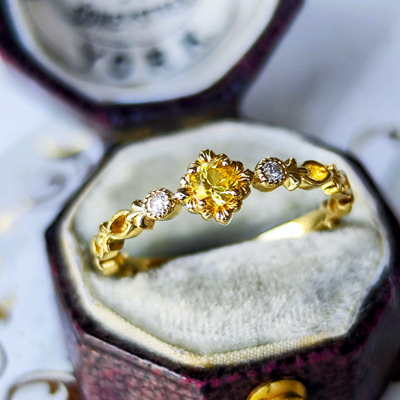 【神様の宿る石】天然イエローサファイア プクラジ ハーフエタニティリング