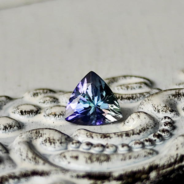 【ルース】天然ゾイサイト パーティカラー 0.80ct