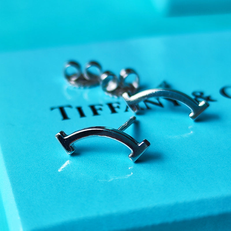 TIFFANY &Co ティファニー Tスマイル 18金WG ピアス