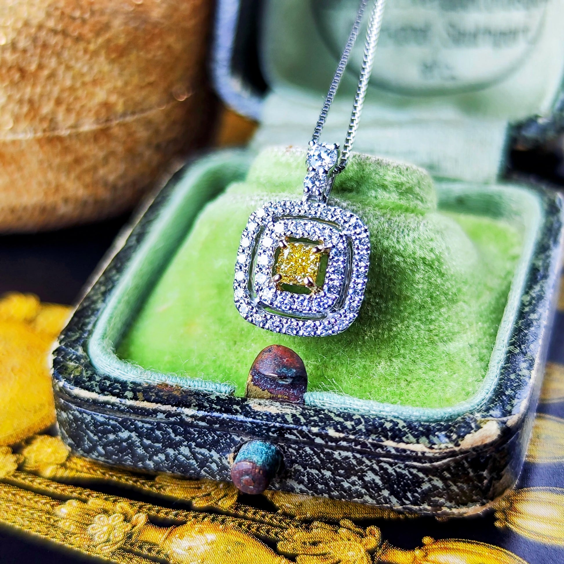 【イエローダイヤ】FANCY INTENSE YELLOW VVS2 0.186ct ネックレス