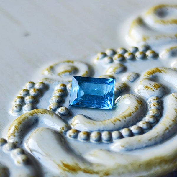 【ルース タトゥー鉱山】天然アクアマリン 0.433ct 鑑別書付き