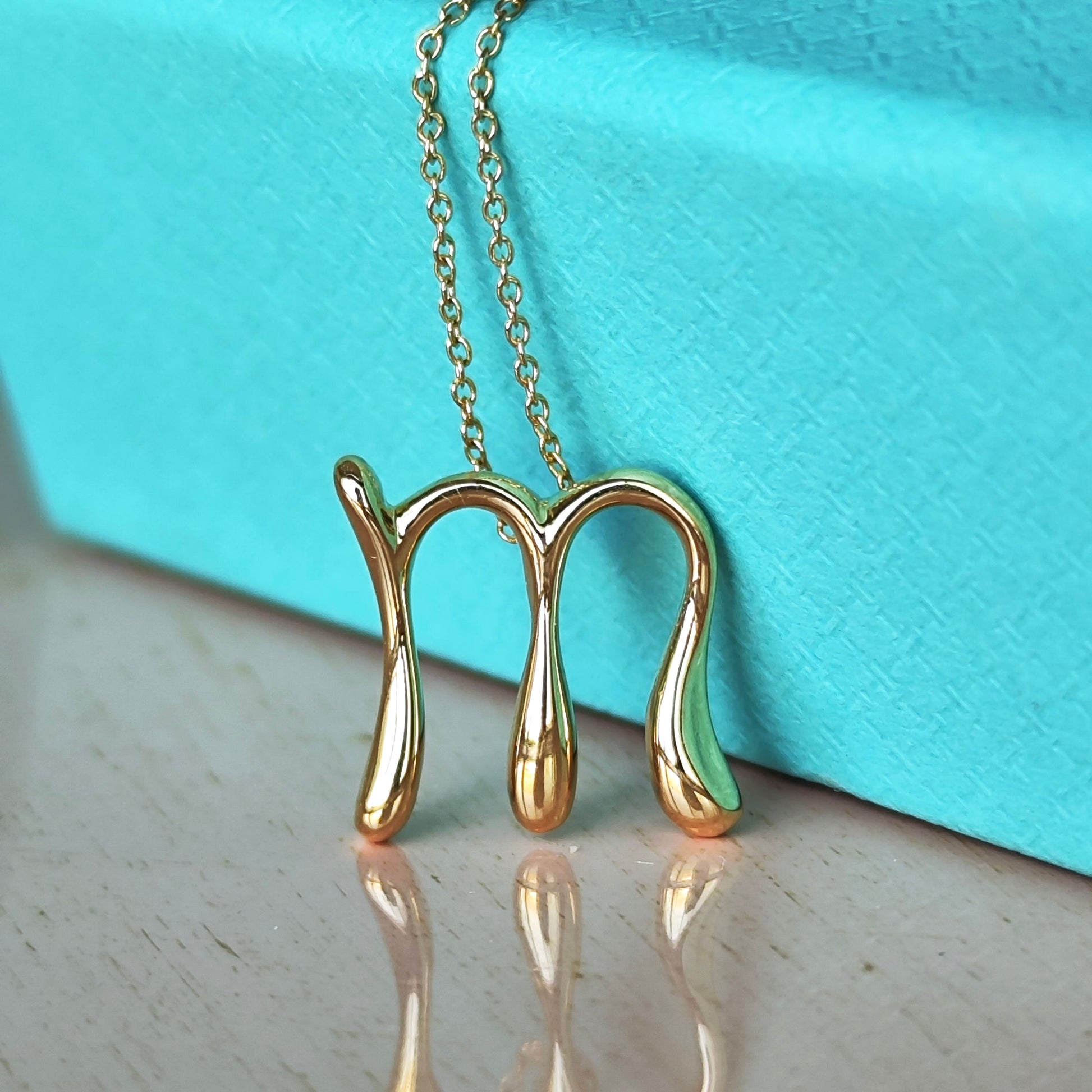 TIFFANY &Co ティファニー レター「M」ネックレス 18金YG