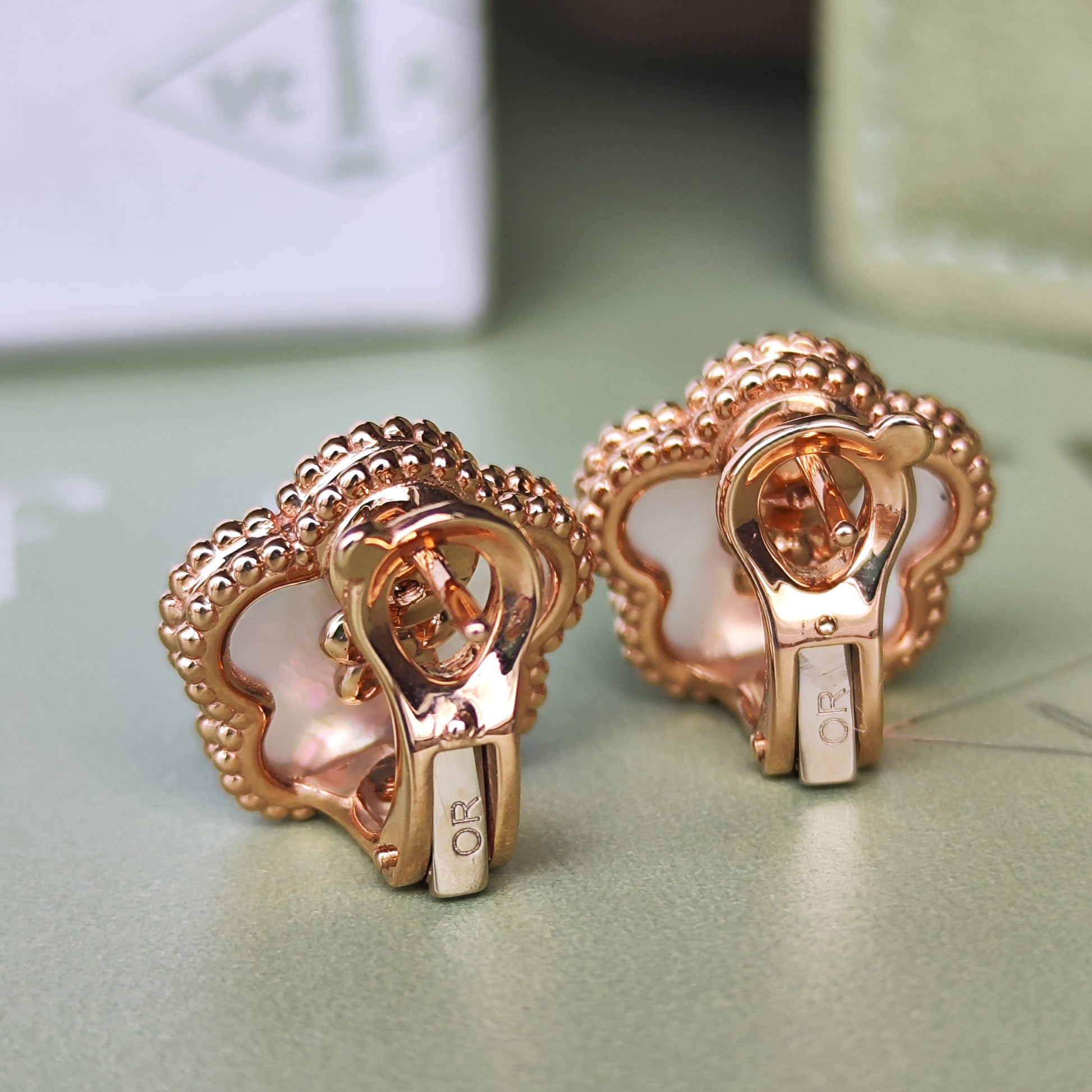 Van Cleef & Arpels ヴァンクリーフ&アーペル ラッキースプリング プラムブロッサム ピアス