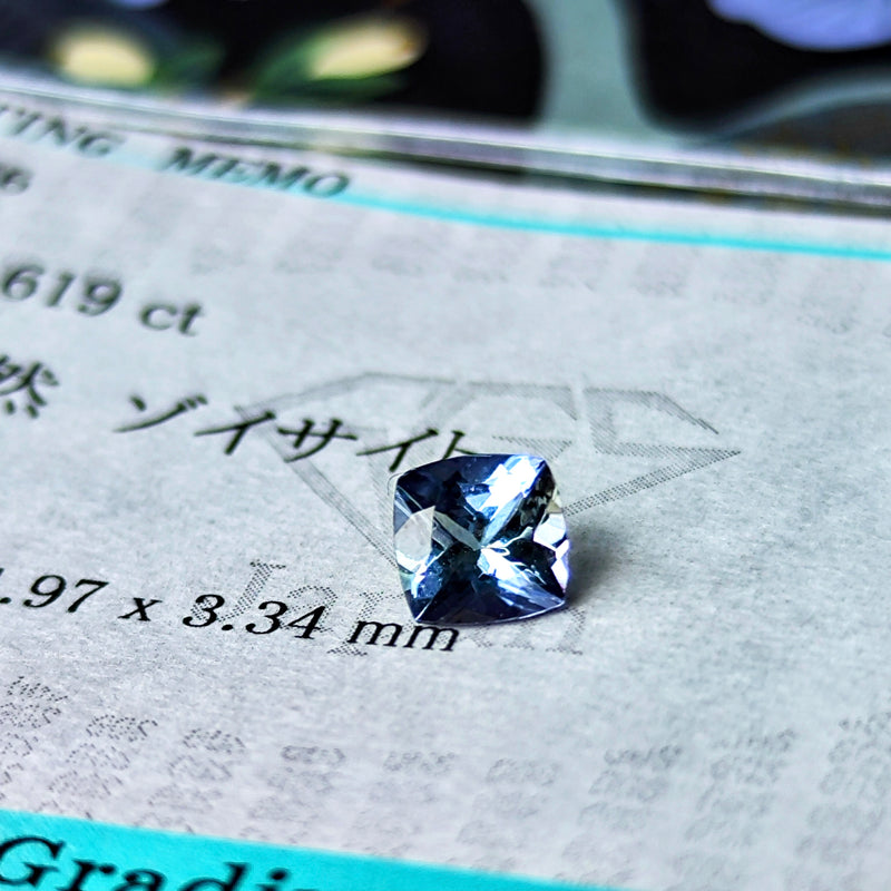 天然石ゾイサイト 天然ゾイサイト 0.54ct 【マルチブルー】 トリリアントカット