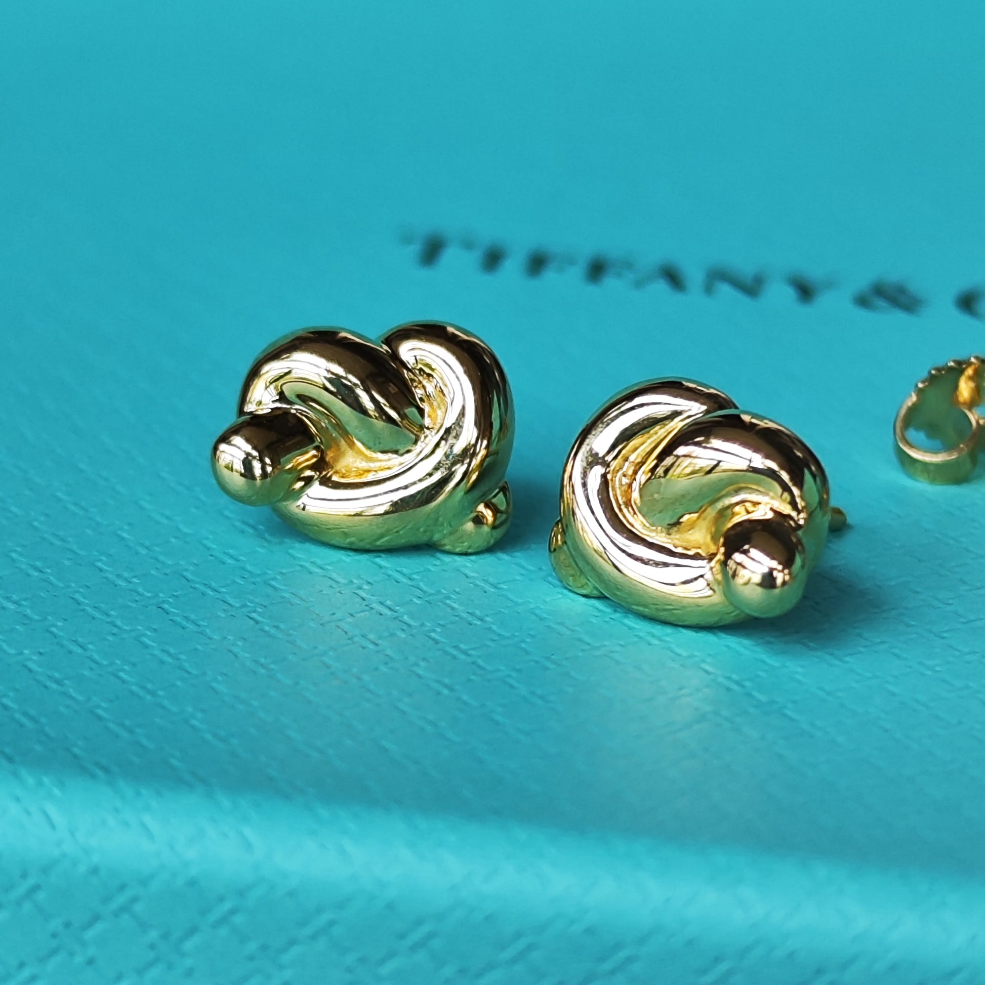 TIFFANY &Co ティファニー ノットピアス 18金YG