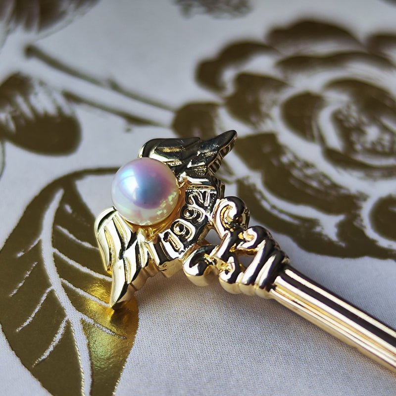 MIKIMOTO ミキモト 鍵と羽のモチーフ あこや真珠 18金 ブローチ