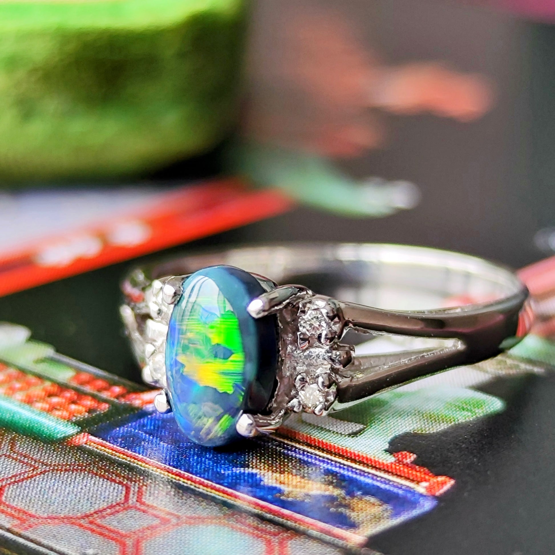 天然ブラックオパール 天然ダイヤモンド プラチナリング