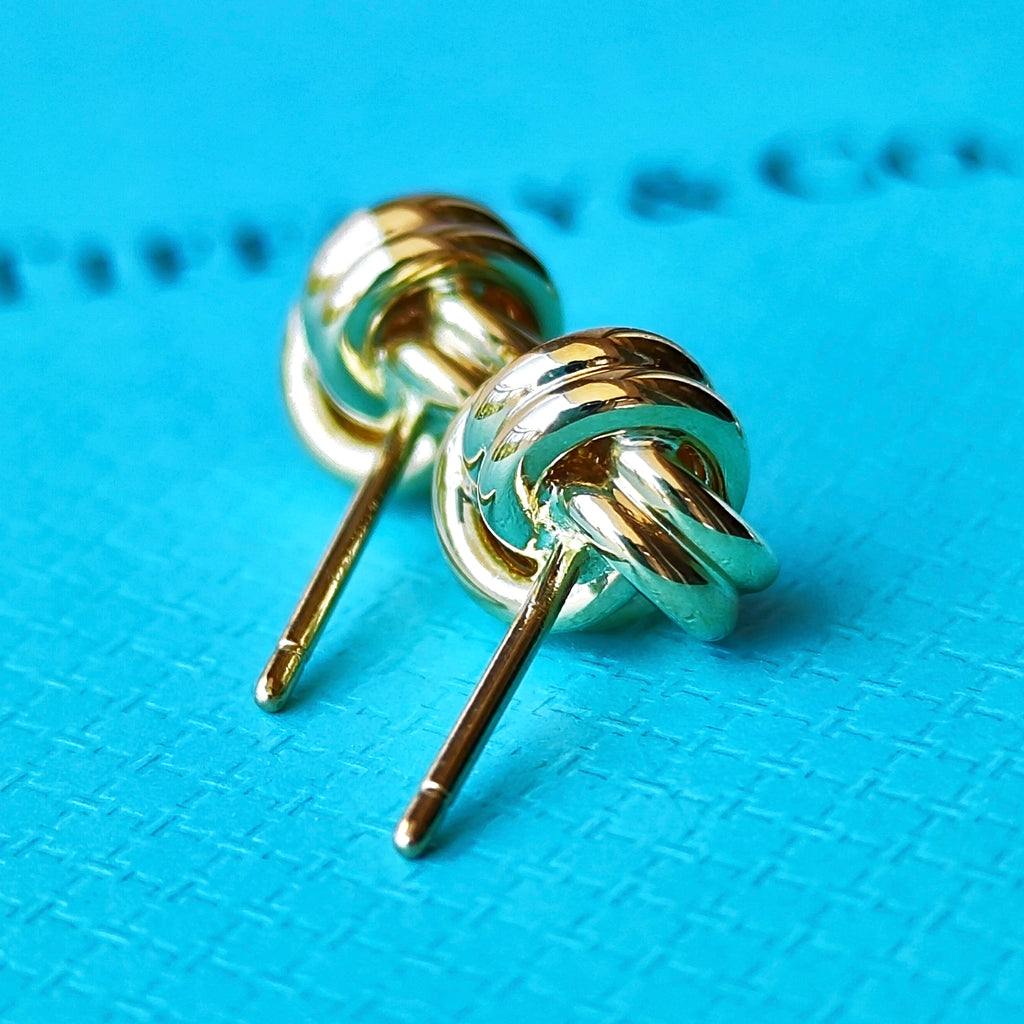 TIFFANY &Co ティファニー ノットシグネチャー ピアス 18金YG