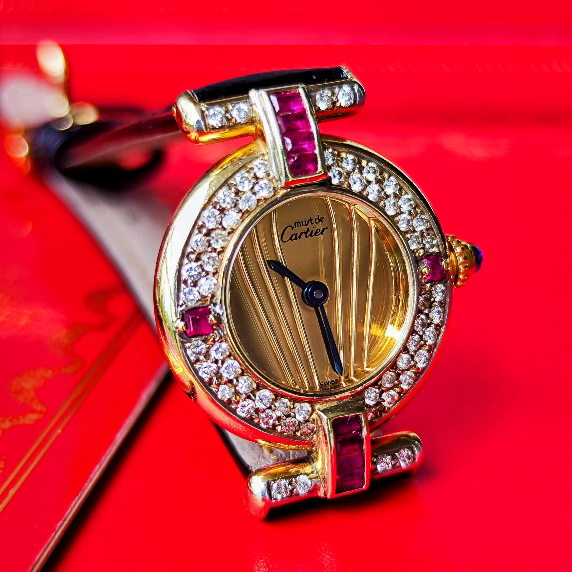 Cartier カルティエ マストコリゼ ダイヤモンド&ルビー ベゼル クォーツ腕時計
