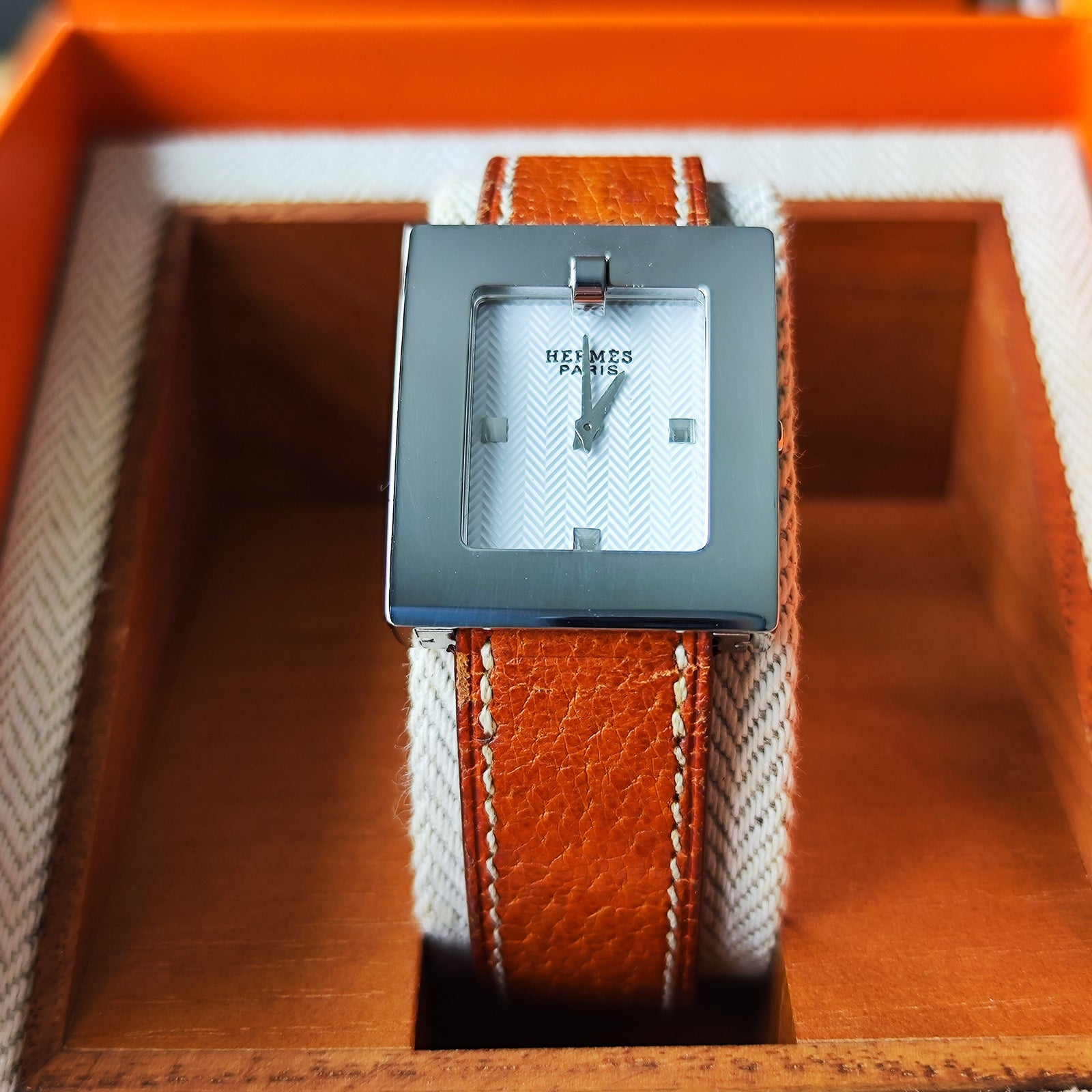 エルメス HERMES 腕時計 レディース クォーツ 532906 エルメス HERMES 腕時計 レディース クォーツ 532906