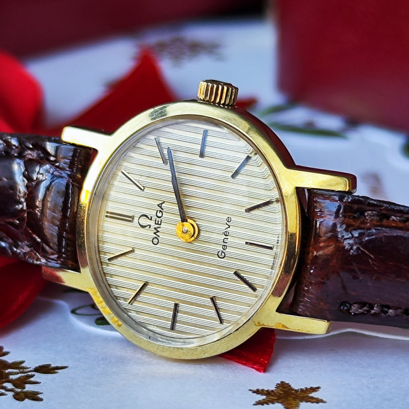 【OH済み】OMEGA オメガ Geneve ジュネーヴ ストライプ文字盤 手巻き腕時計