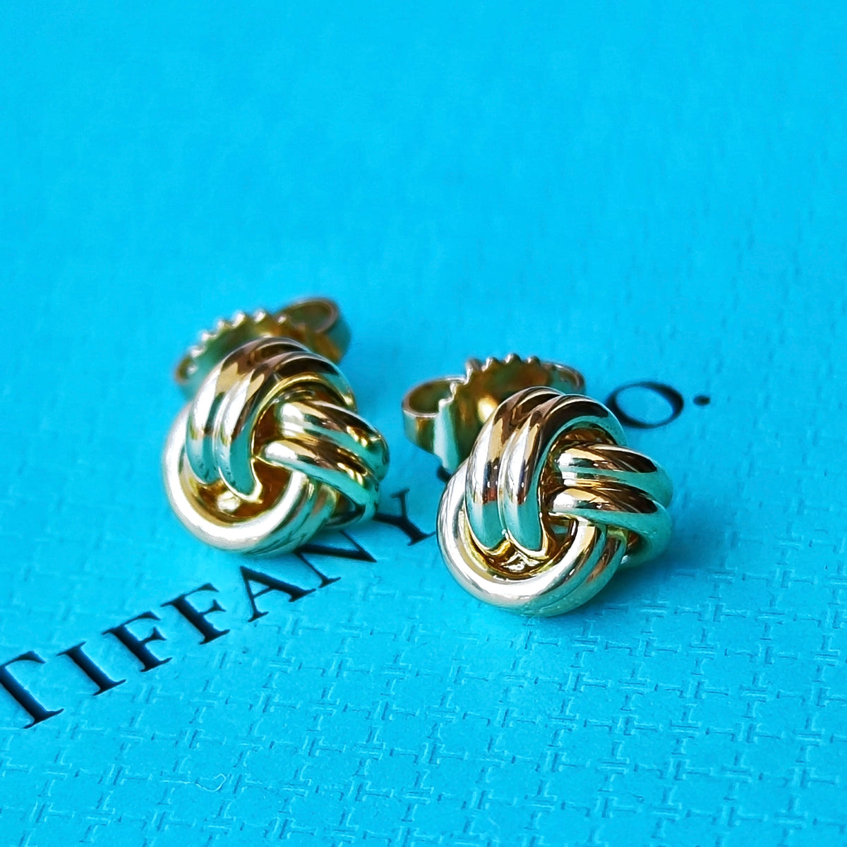 TIFFANY &Co ティファニー ノットシグネチャー ピアス 18金YG