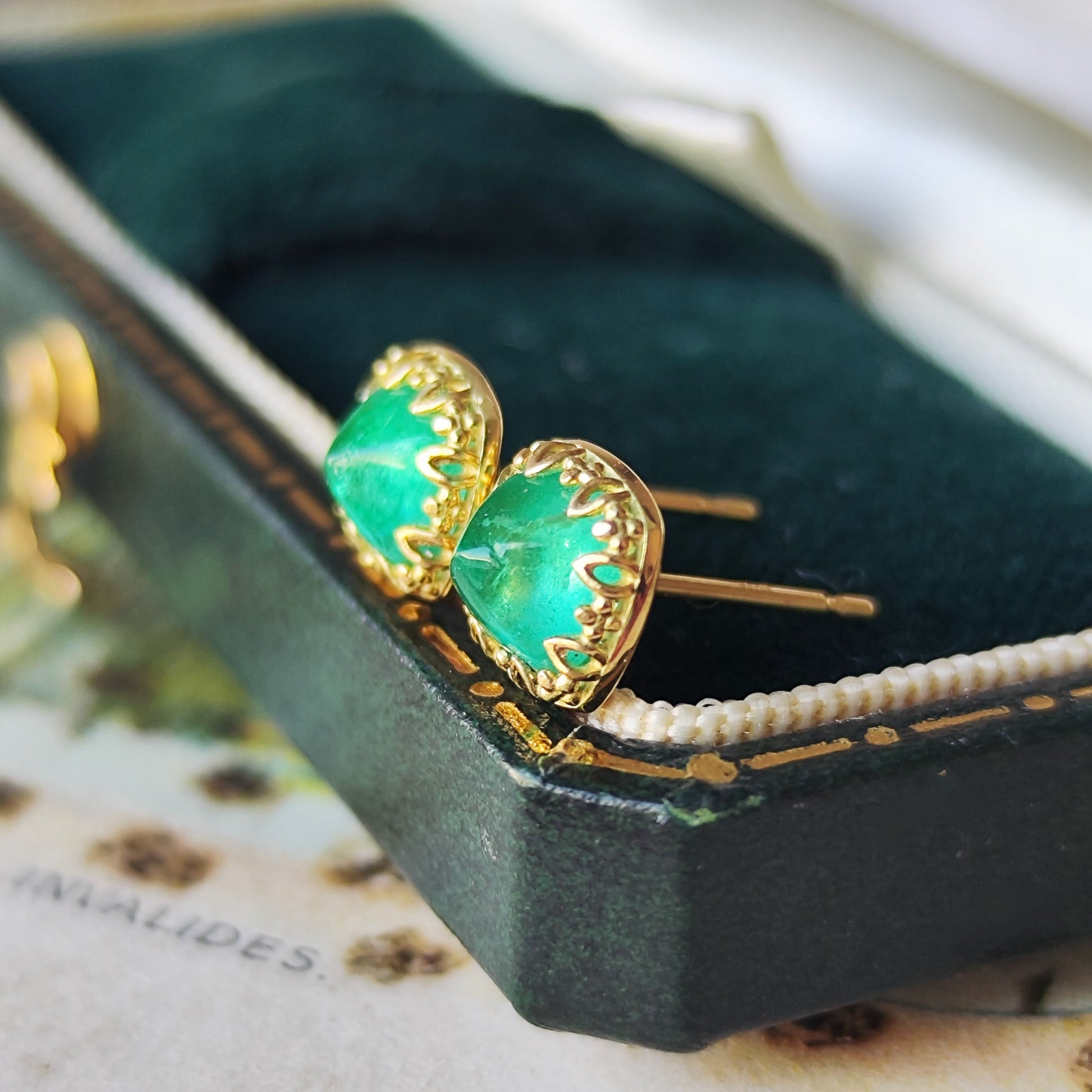 【シュガーローフ】天然エメラルド 18金ピアス ②