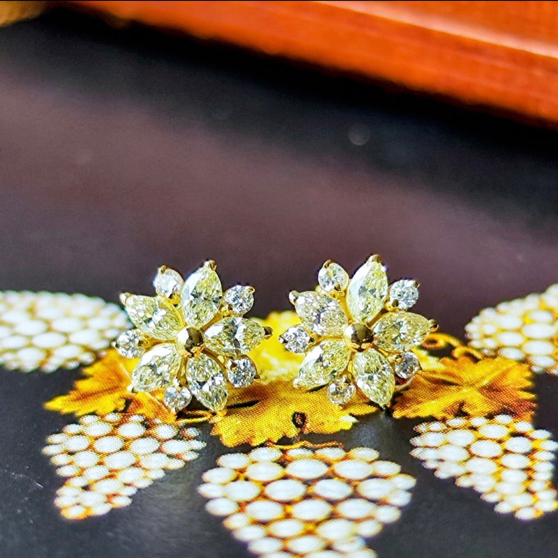 天然ダイヤモンド マーキスカット 18金ピアス