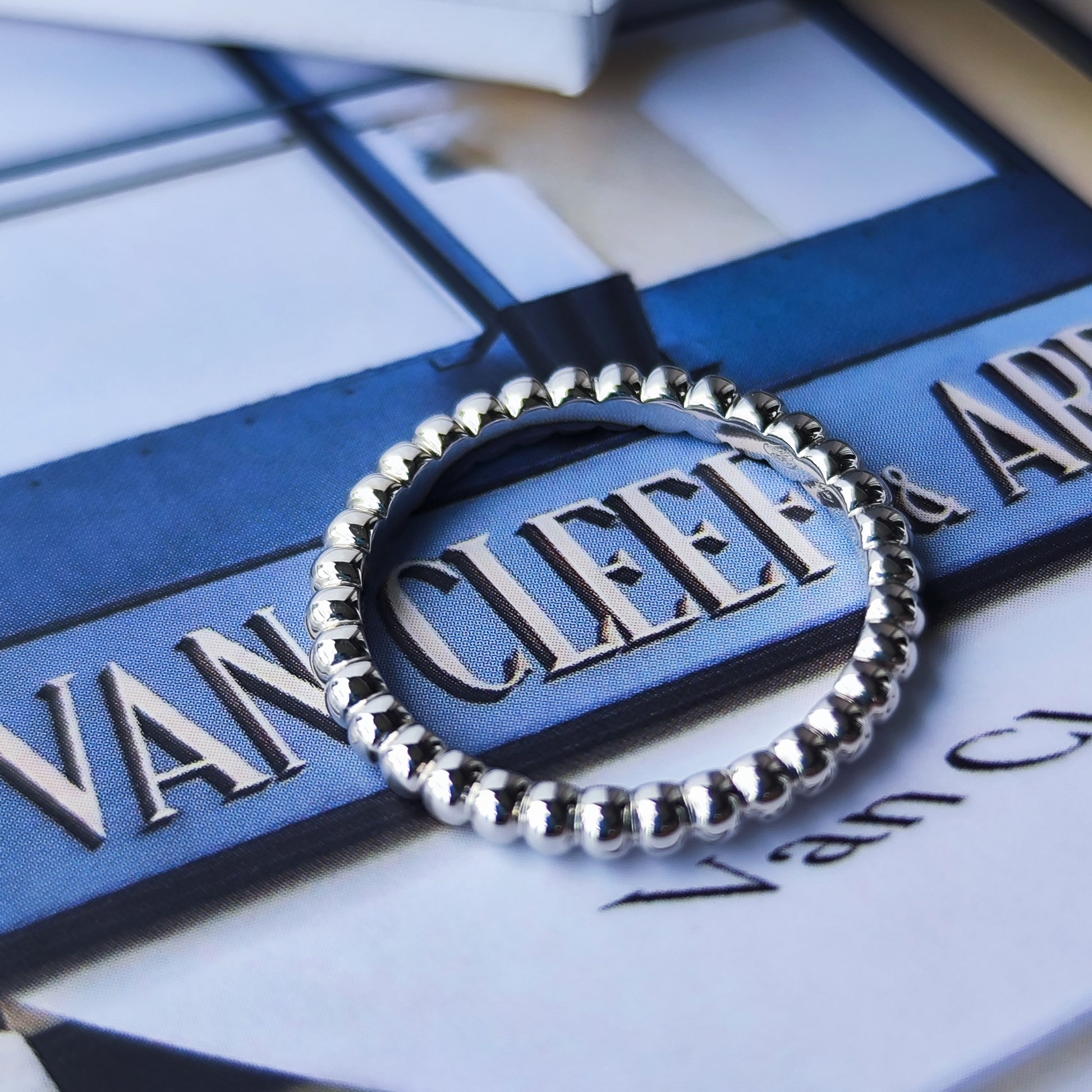 Van Cleef & Arpels ヴァンクリーフ&アーペル ペルレ スモール 46