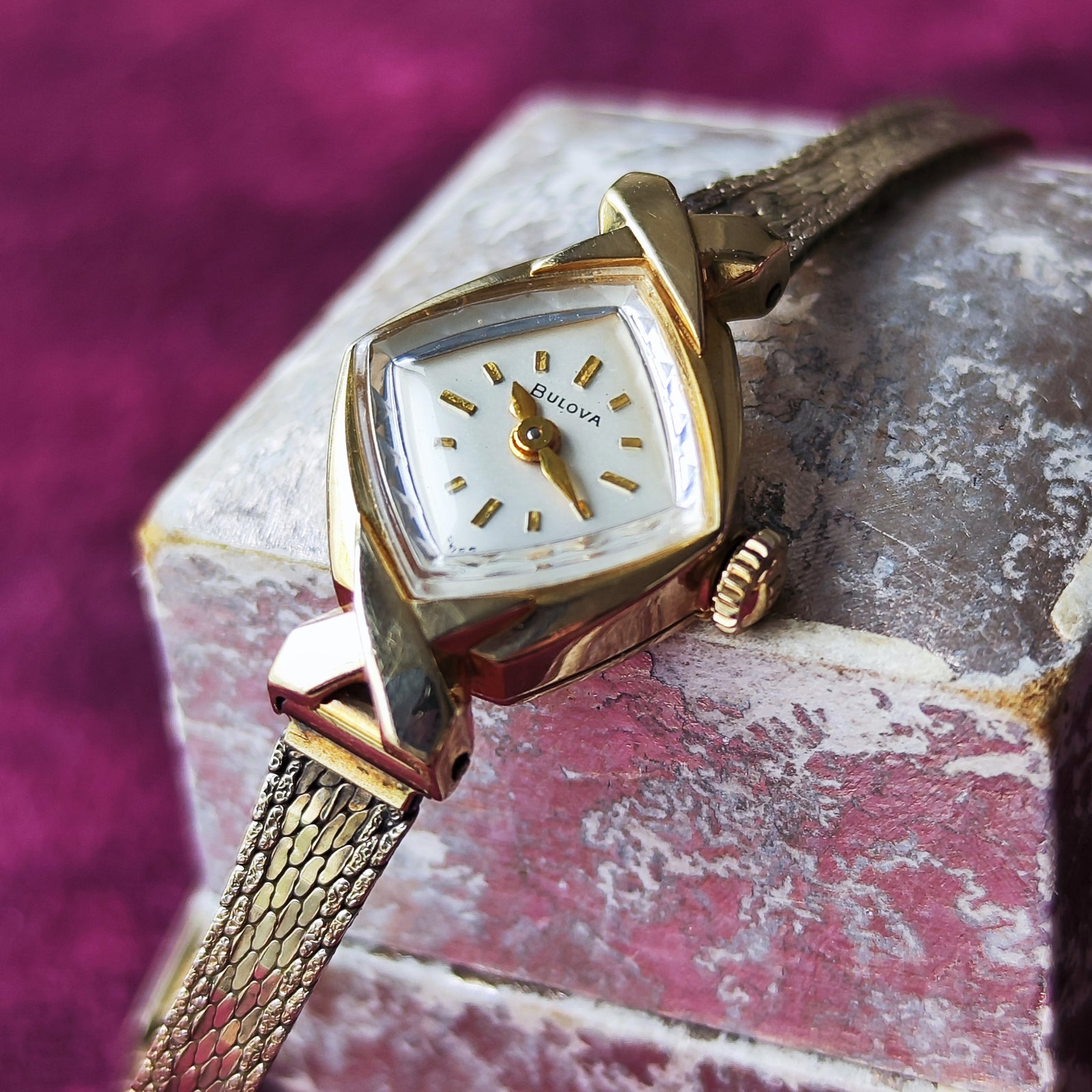 OH済み】BULOVA ブローバ アンティーク 手巻き 腕時計 – Mico宝飾店