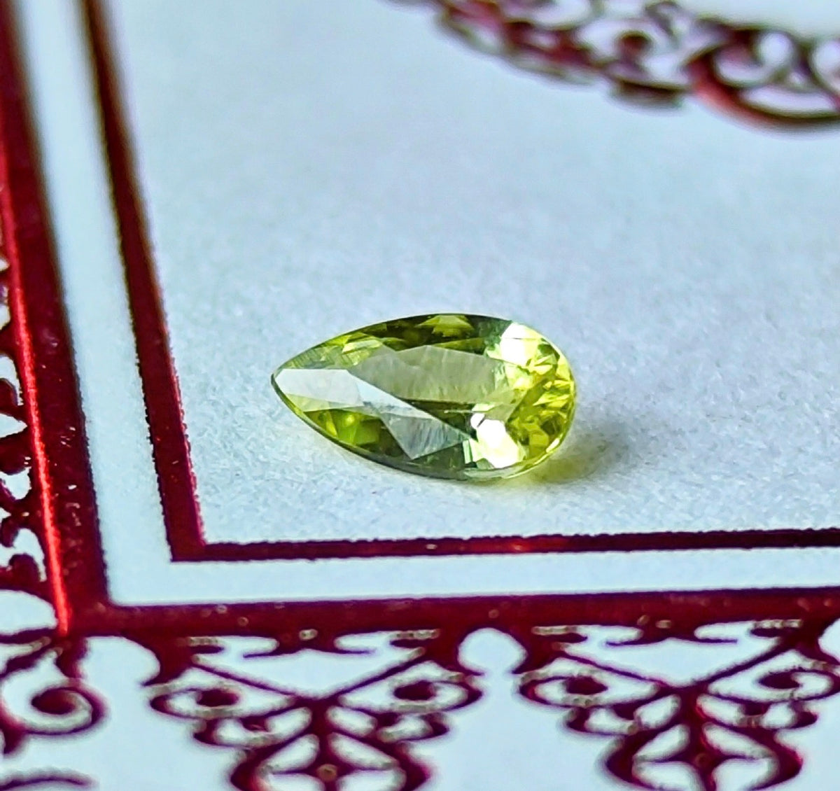 【隕石 宇宙からの宝石】ルース パラサイトペリドット 0.158ct 鑑別書付き