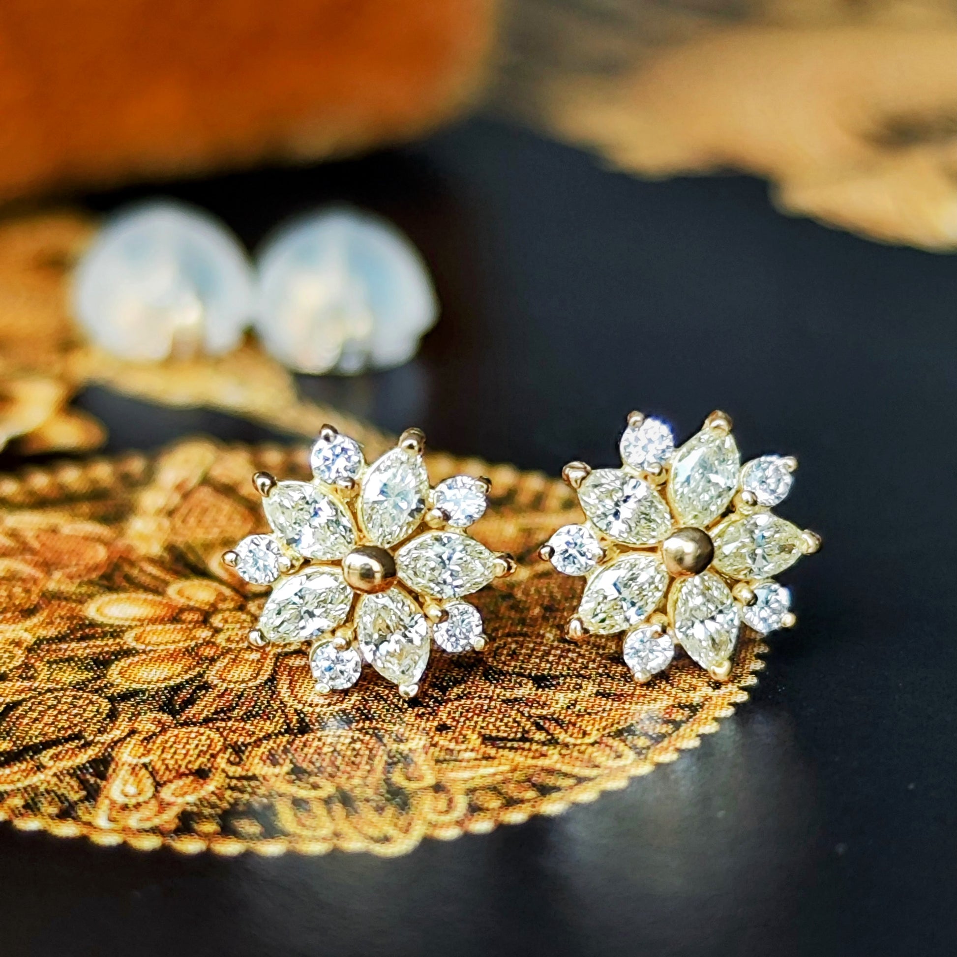 天然ダイヤモンド マーキスカット 18金ピアス