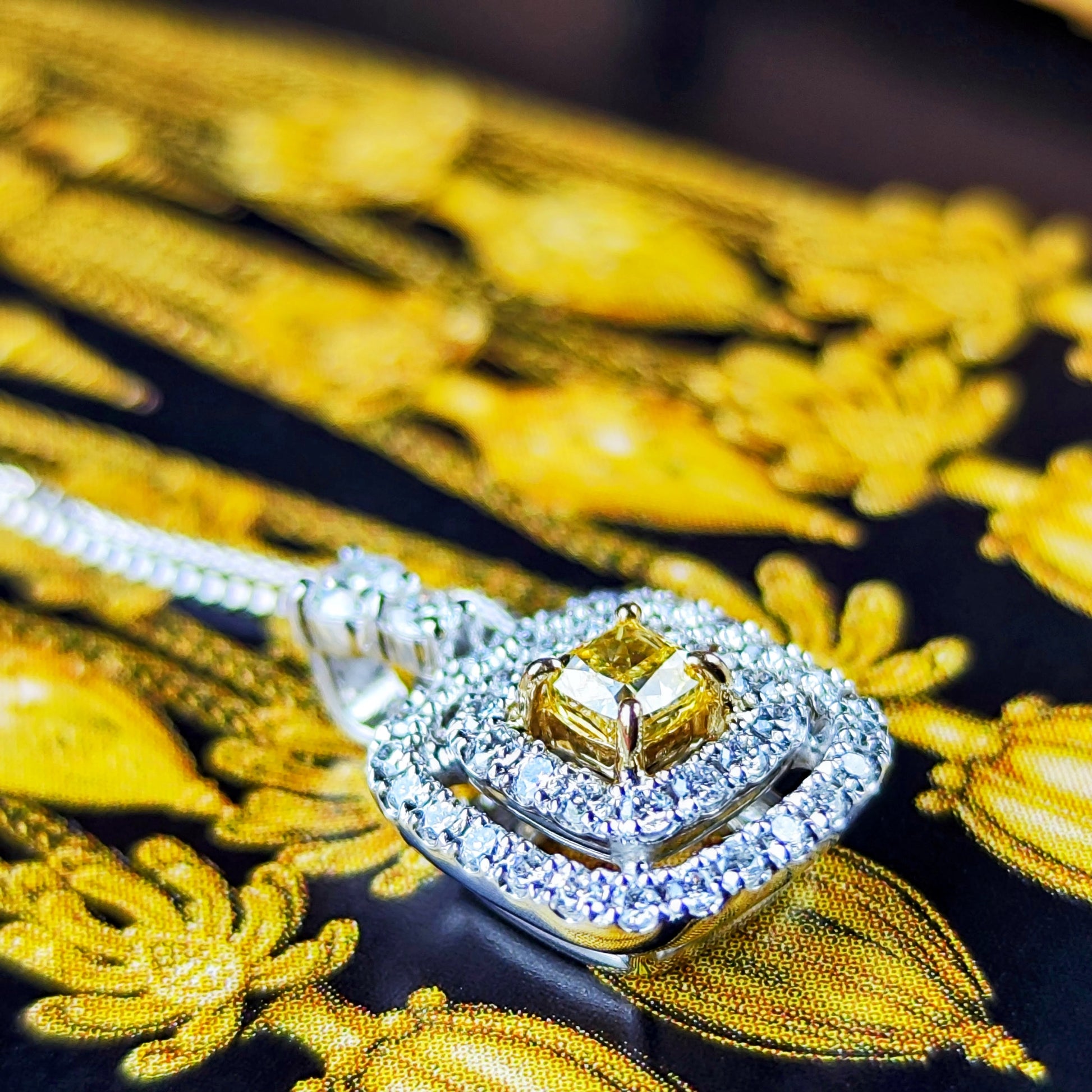 【イエローダイヤ】FANCY INTENSE YELLOW VVS2 0.186ct ネックレス