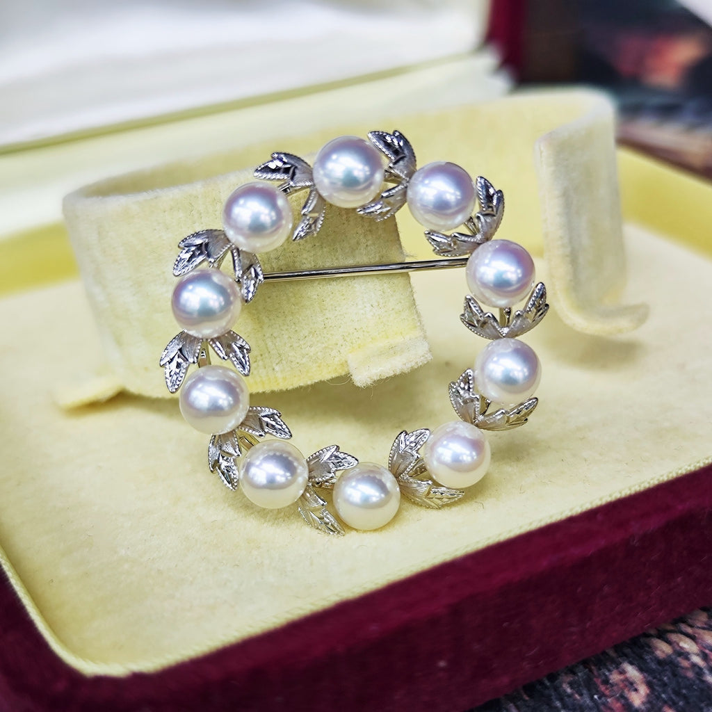 MIKIMOTO ミキモトあこや真珠 月桂樹リースモチーフ ブローチ 18金WG