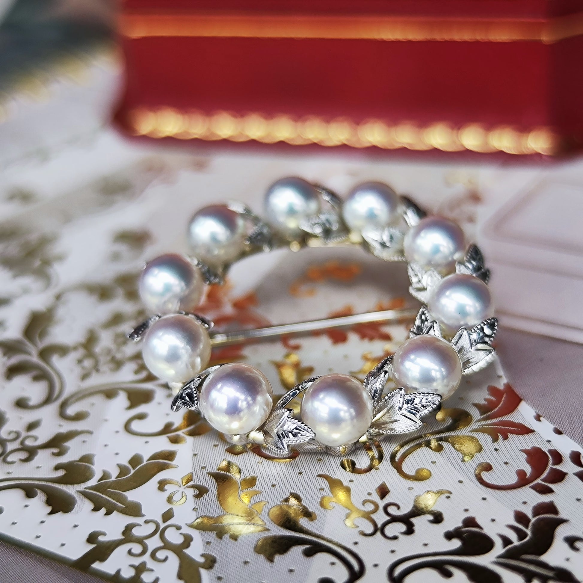 MIKIMOTO ミキモトあこや真珠 月桂樹リースモチーフ ブローチ 18金WG