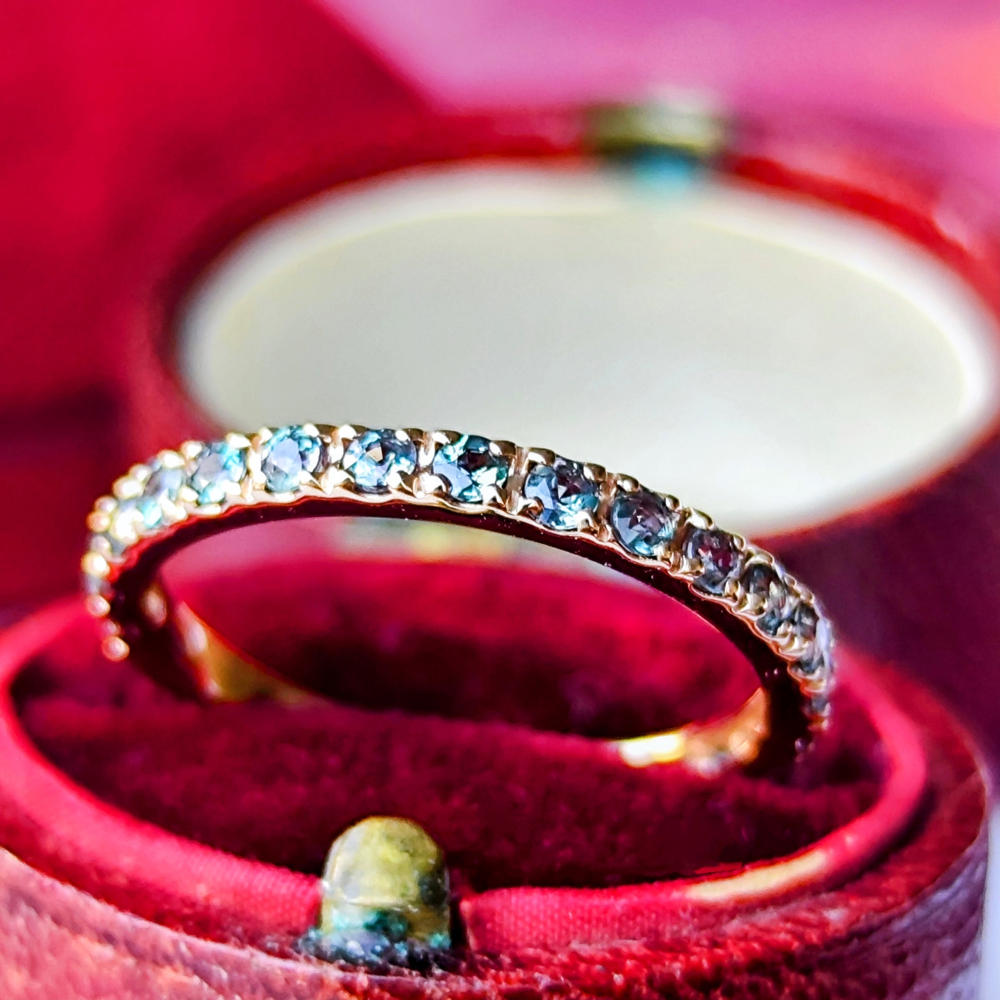 【お値下げ】天然アレキサンドライト ハーフエタニティリング 18金PG