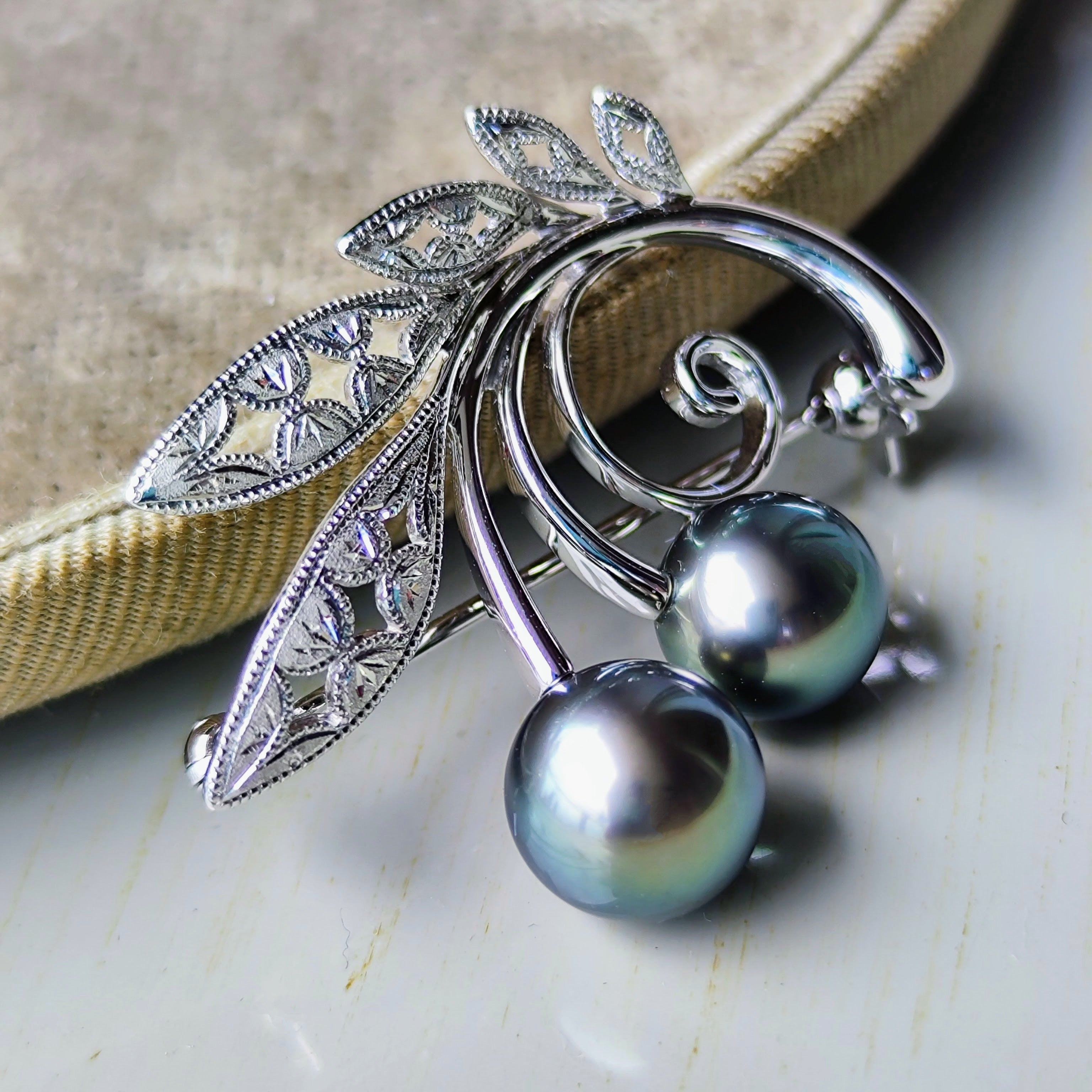 MIKIMOTO ミキモト 黒蝶真珠 18金WG ブローチ – Mico宝飾店