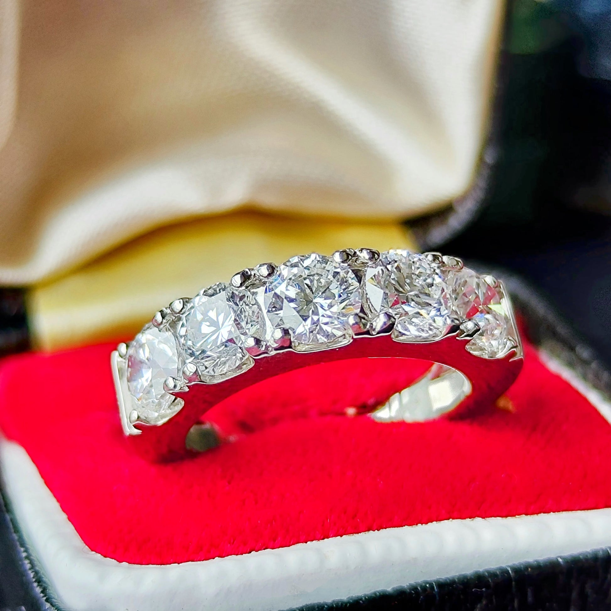 【特別なハフエタ】天然ダイヤモンド 2.65ct E-SI2-3E ハーフエタニティリング プラチナ