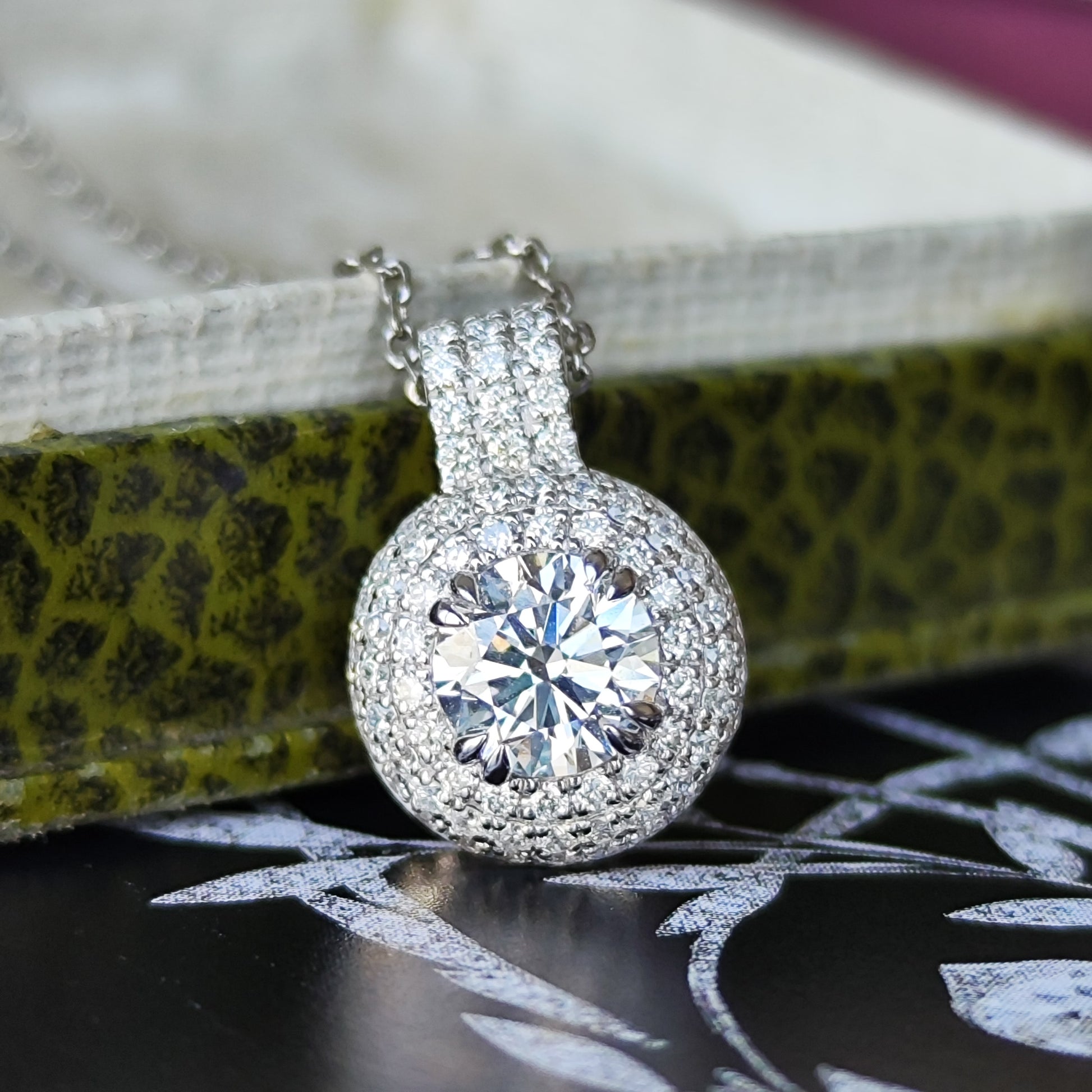 【インターナリーフローレス】天然ダイヤモンド 0.52ct プラチナネックレス