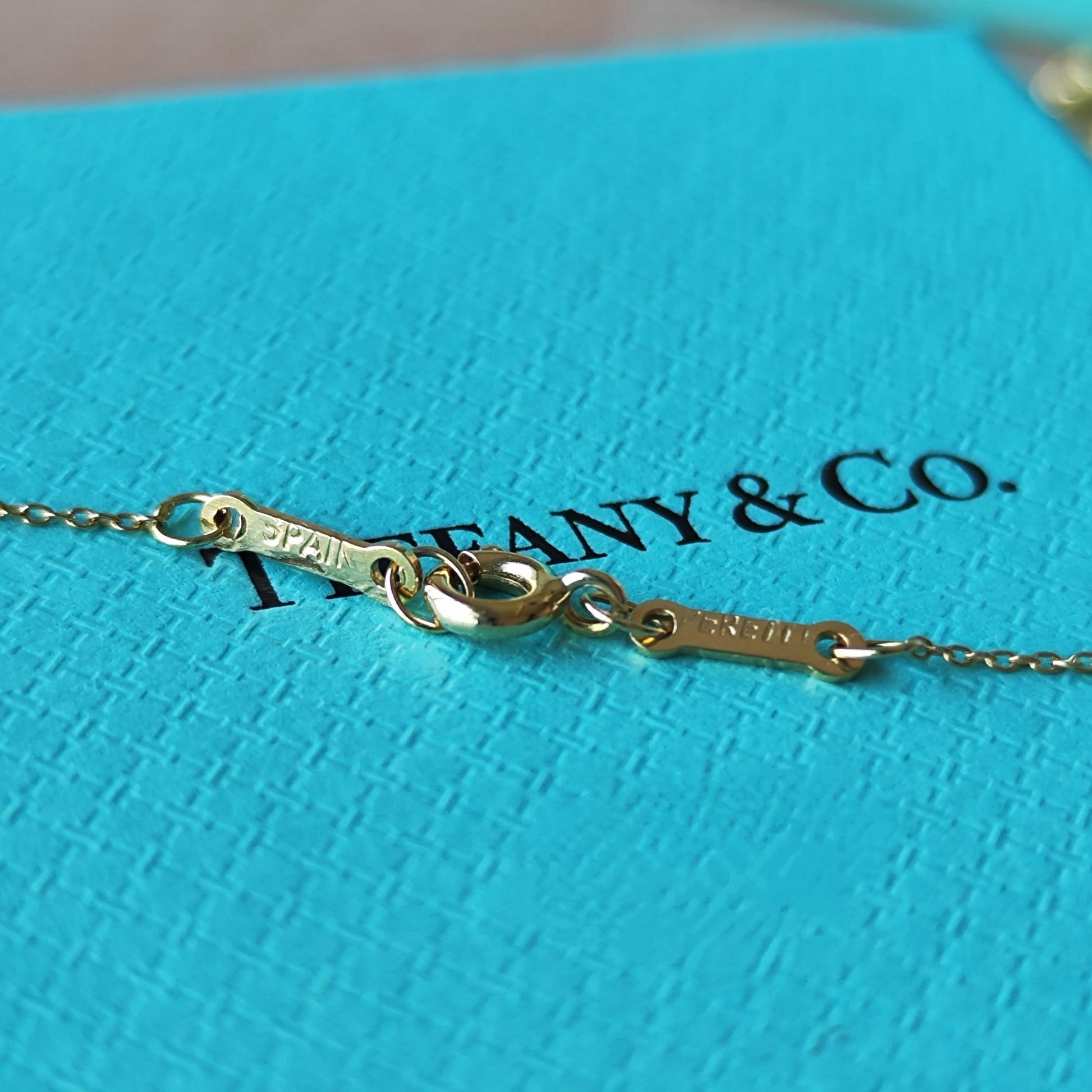 TIFFANY &Co ティファニー レター「M」ネックレス 18金YG