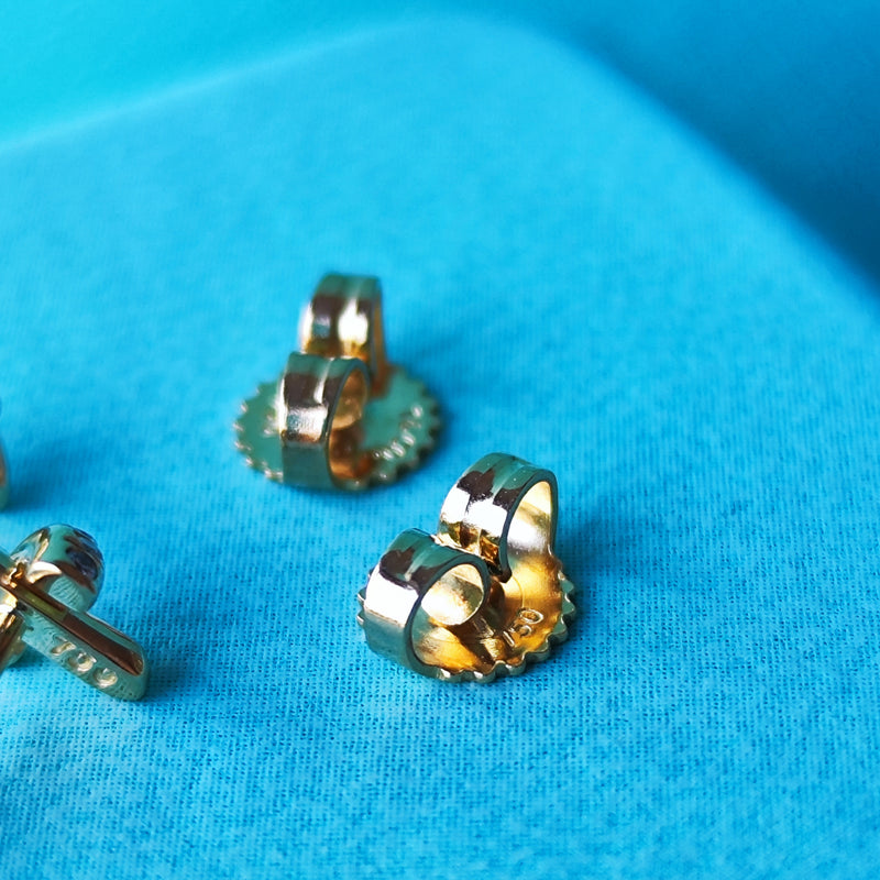 TIFFANY &Co ティファニー クロスステッチ ミニ ダイヤモンド ピアス