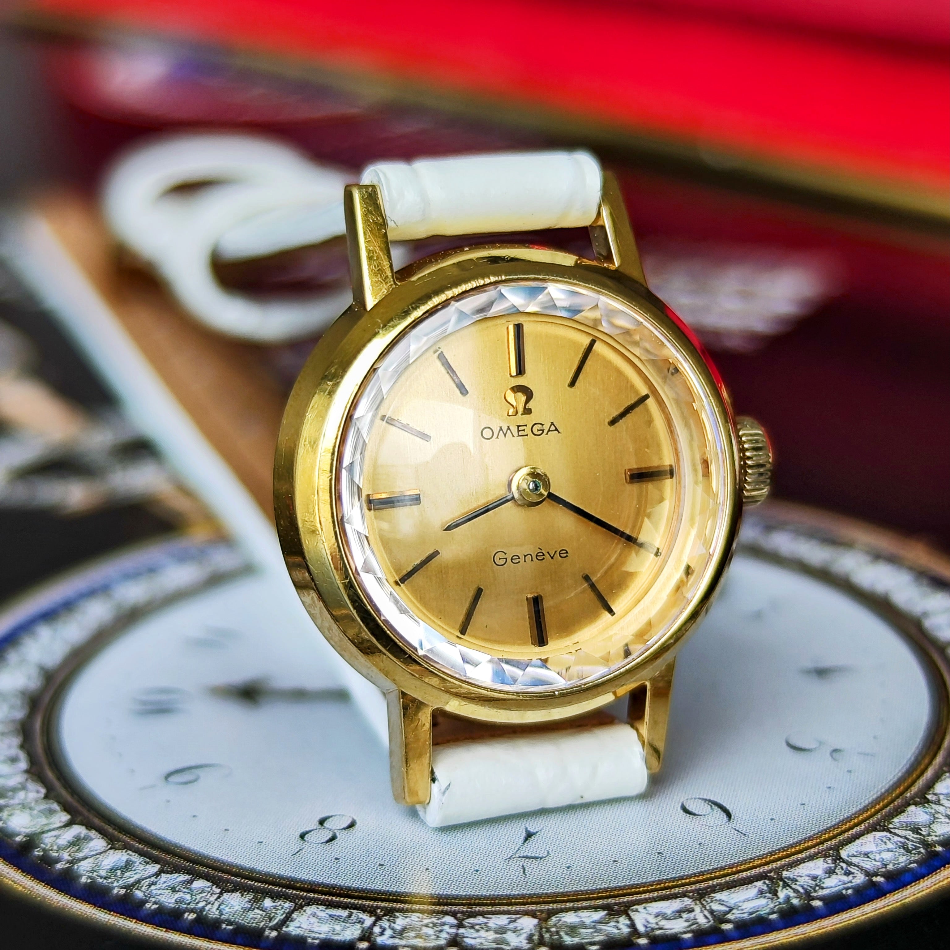 稼働品 OMEGA オメガ Geneve 手巻き式 レディース OH済み 18金無垢】OMEGA オメガGeneve ジュネーヴ Sapphette 手巻き