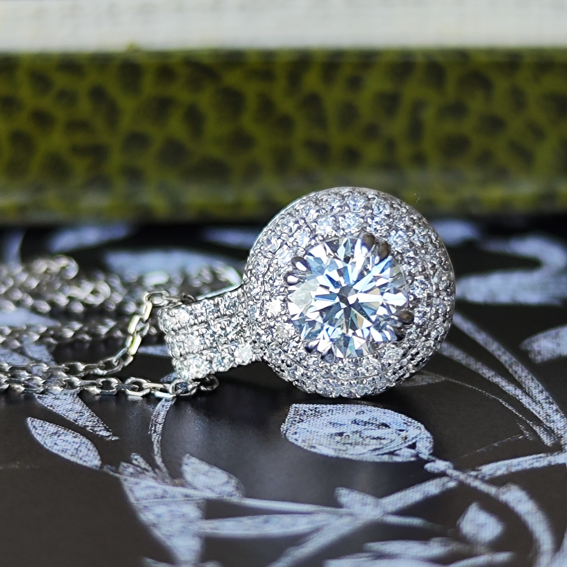 【インターナリーフローレス】天然ダイヤモンド 0.52ct プラチナネックレス