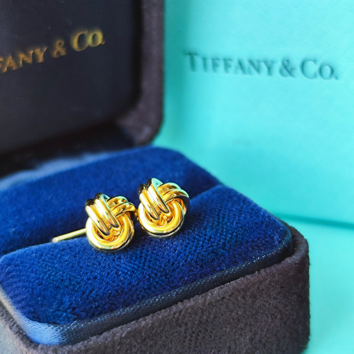 TIFFANY &Co ティファニー ノットシグネチャー ピアス 18金YG