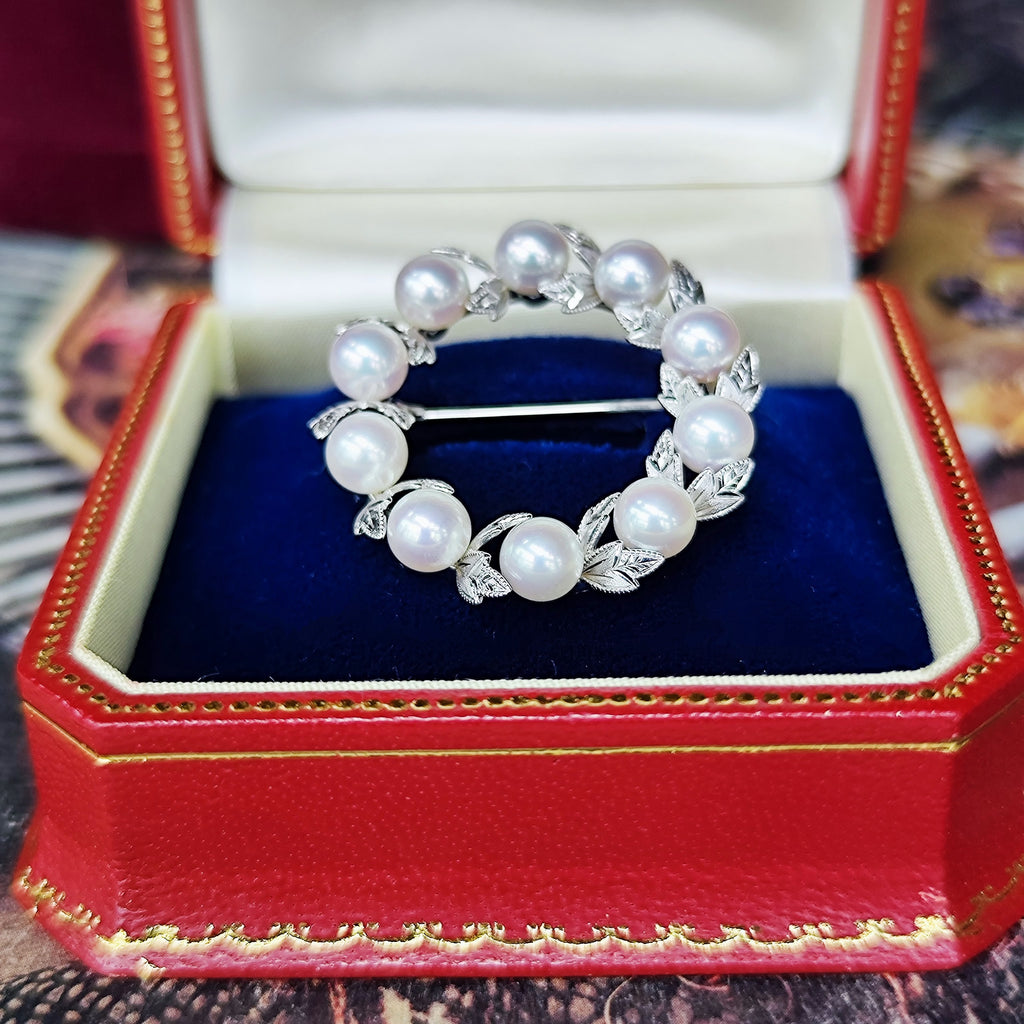 MIKIMOTO ミキモトあこや真珠 月桂樹リースモチーフ ブローチ 18金WG