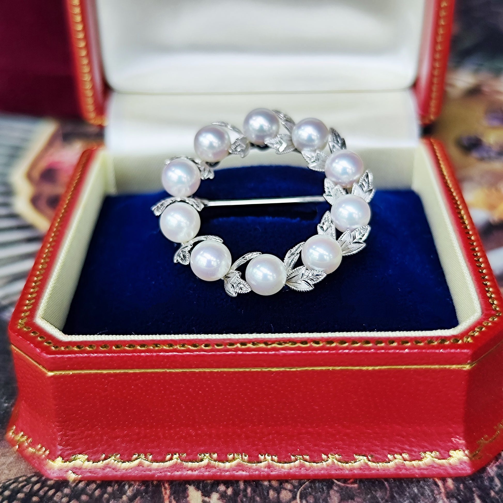 MIKIMOTO ミキモトあこや真珠 月桂樹リースモチーフ ブローチ 18金WG