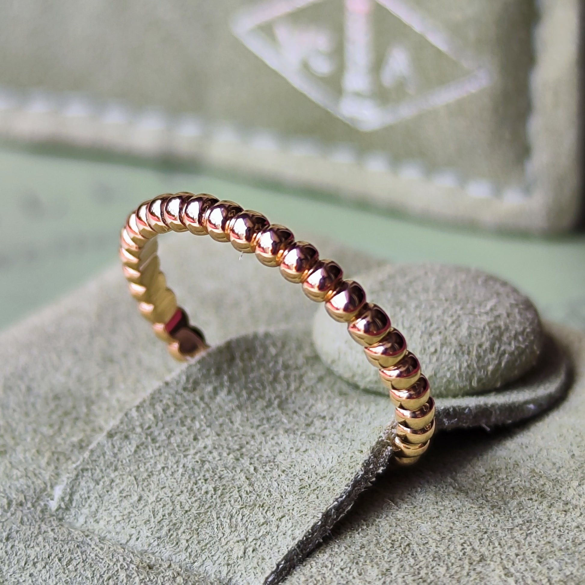 Van Cleef & Arpels ヴァンクリーフ&アーペル ペルレ スモール 50 18金YG