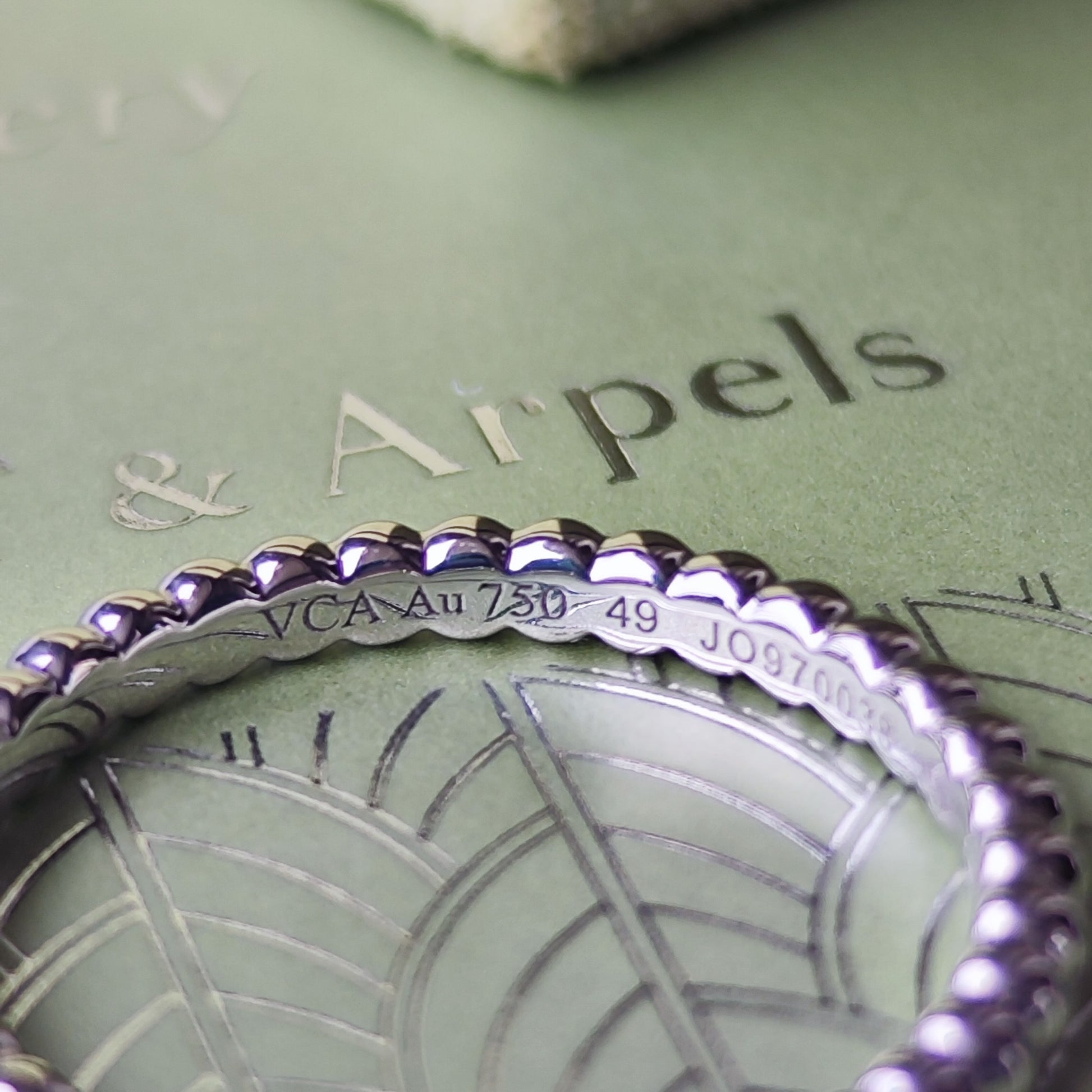 Van Cleef & Arpels ヴァンクリーフ&アーペル ペルレ