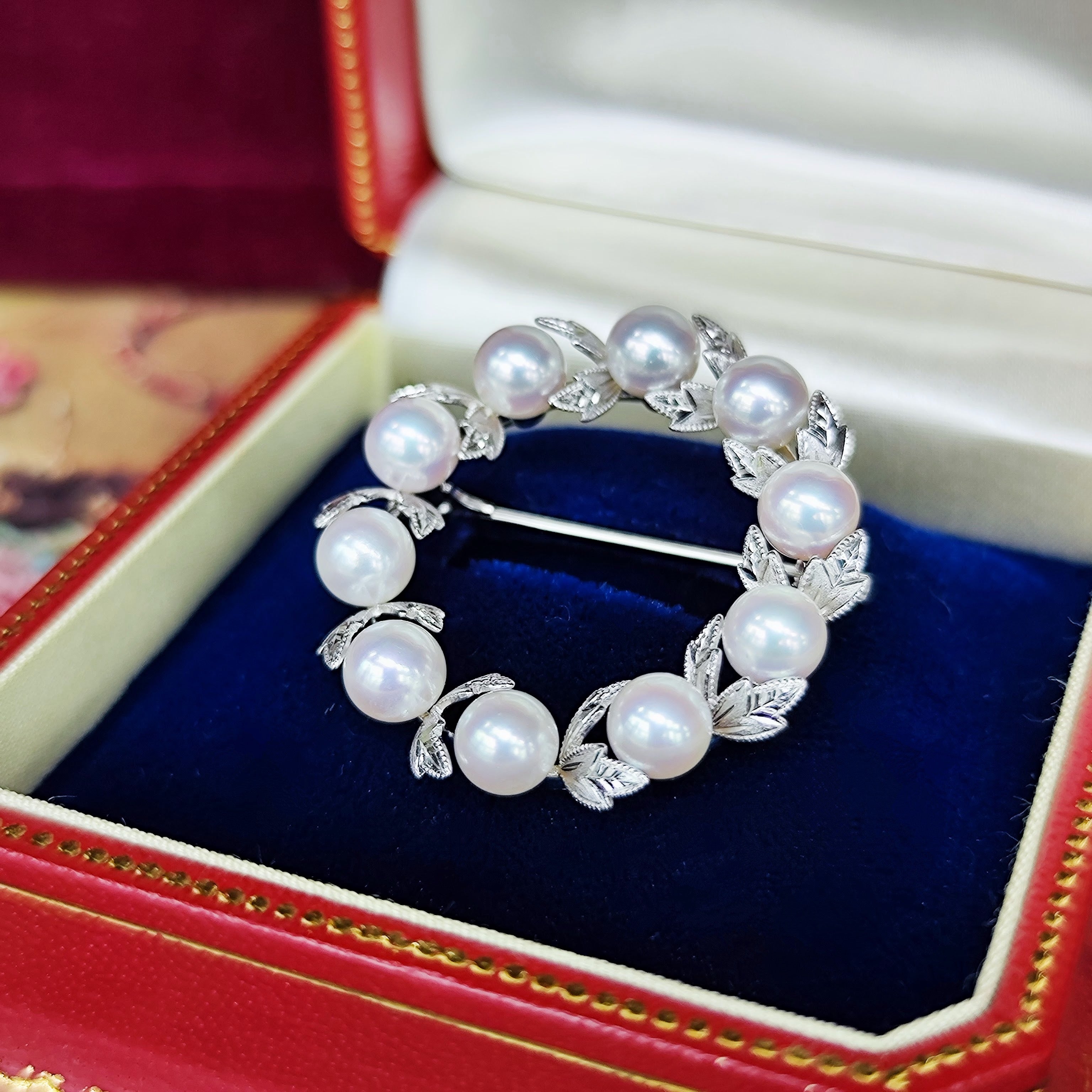 MIKIMOTO ミキモトあこや真珠 月桂樹リースモチーフ ブローチ 18金WG