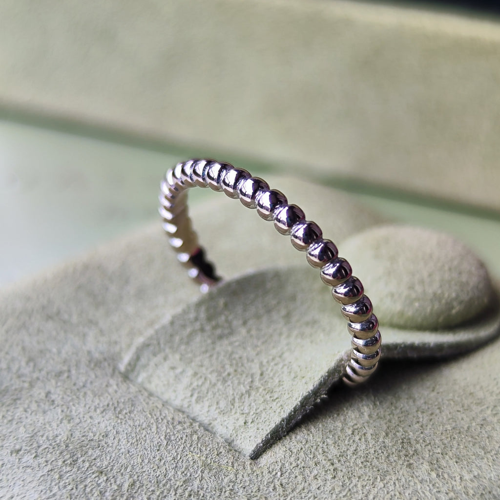 Van Cleef & Arpels ヴァンクリーフ&アーペル ペルレ スモール 52 ギャランティ付き