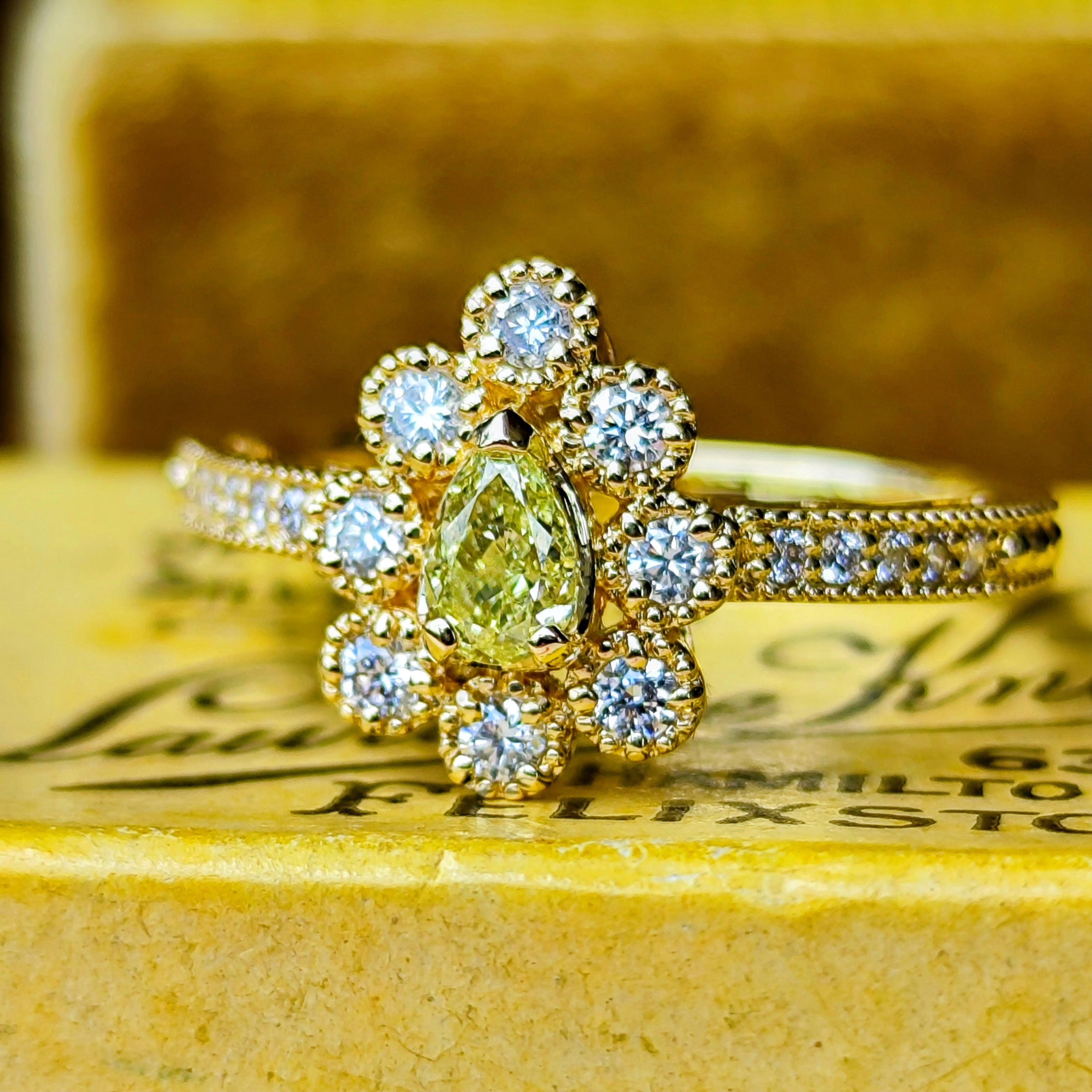 イエローダイヤ】FANCY INTENSE YELLOW 0.262ct SI1 18金リング – Mico